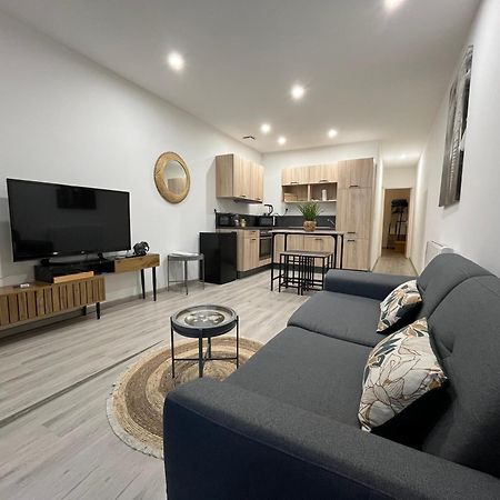 Le Mendes Apartamento Évron Exterior foto