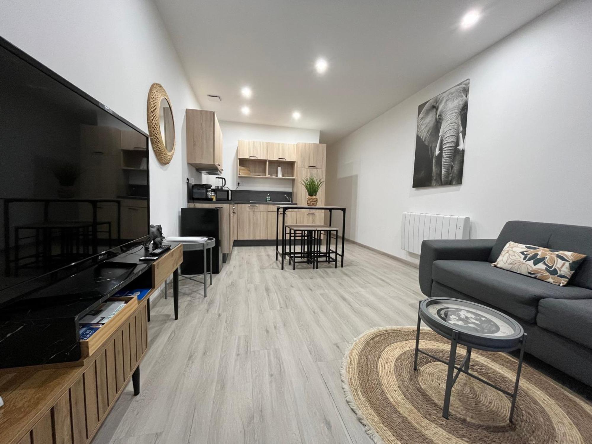 Le Mendes Apartamento Évron Exterior foto